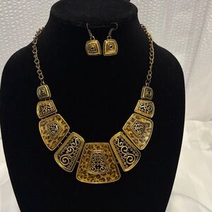 Elegant Gold and Black Necklace Set